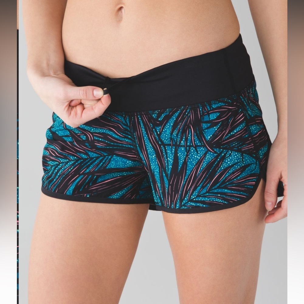 Lululemon Speed Short
Palm Lace Tofino Teal Multi / Black